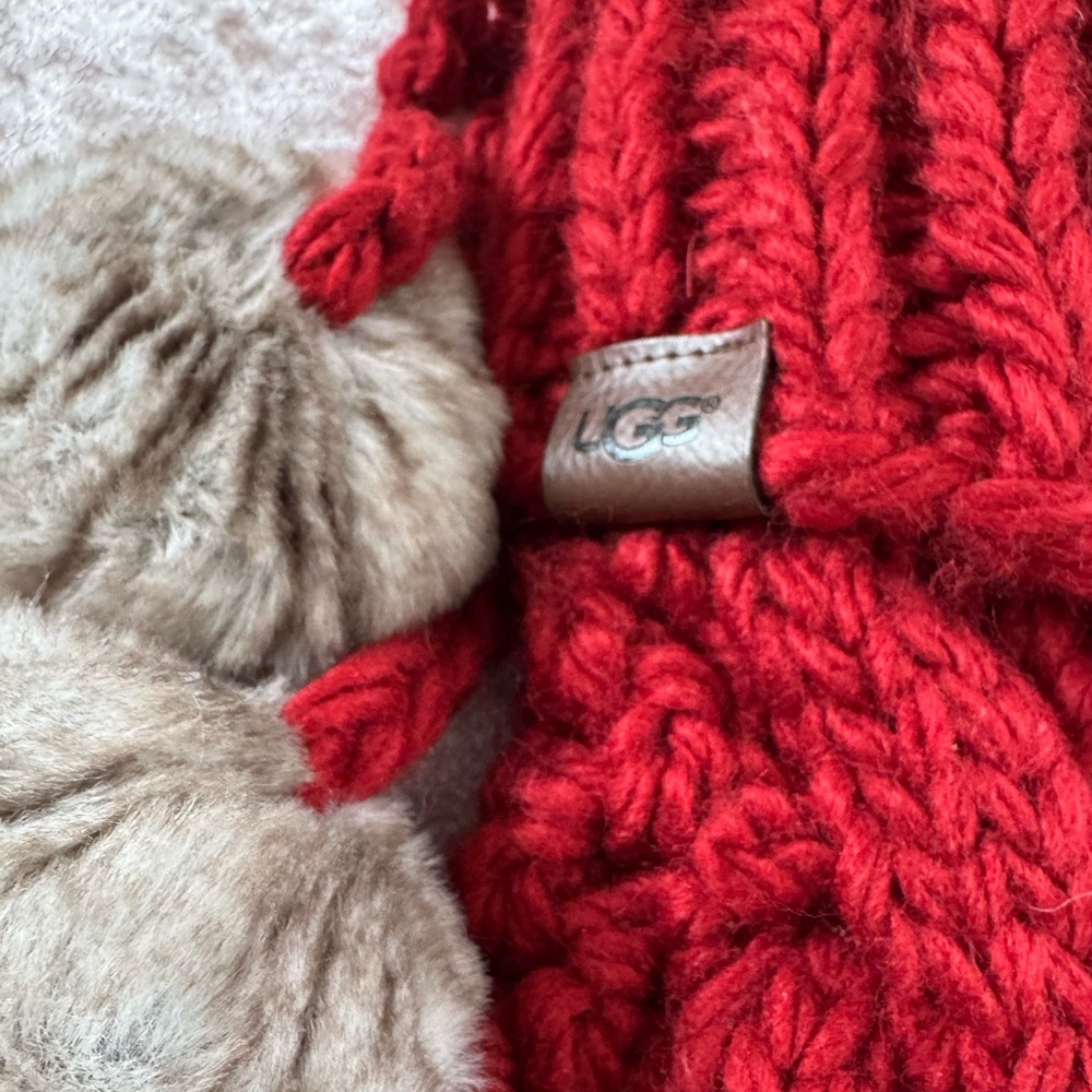 💥UGG Red Knit Christmas Stocking - Picture 2 of 7